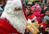 Mikołaj na rynku rozdawał prezenty