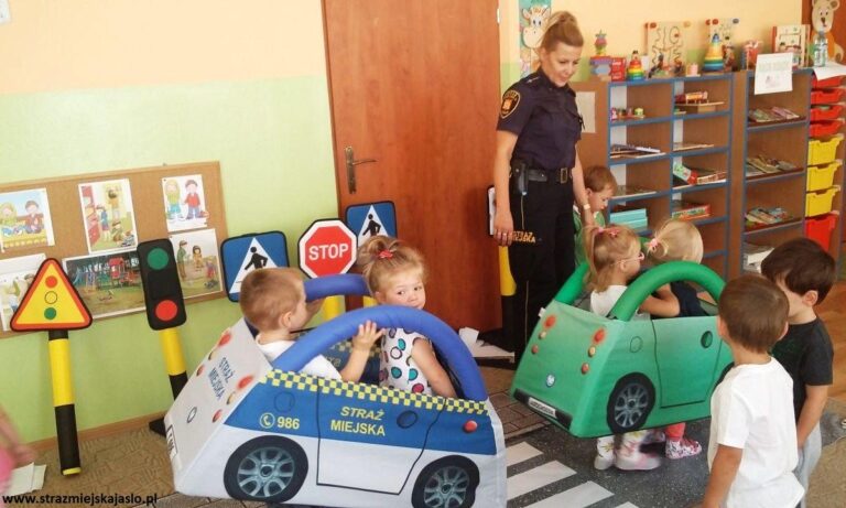 „AUTOCHODZIK” Straży Miejskiej wyruszył by uczyć najmłodszych