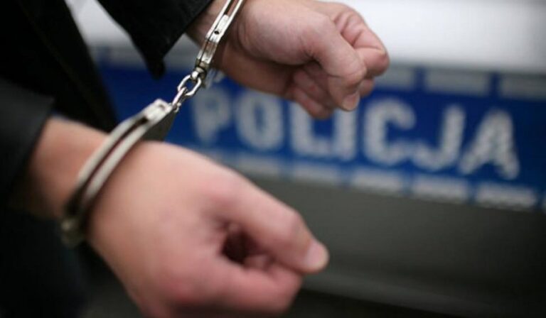 Policjanci zatrzymali sprawcę rozboju na 11-letnim chłopcu