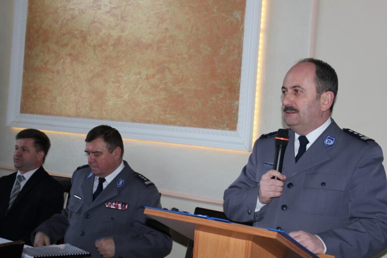 Jasielscy policjanci otrzymali pochwały od Komendanta Wojewódzkiego i Starosty Jasielskiego