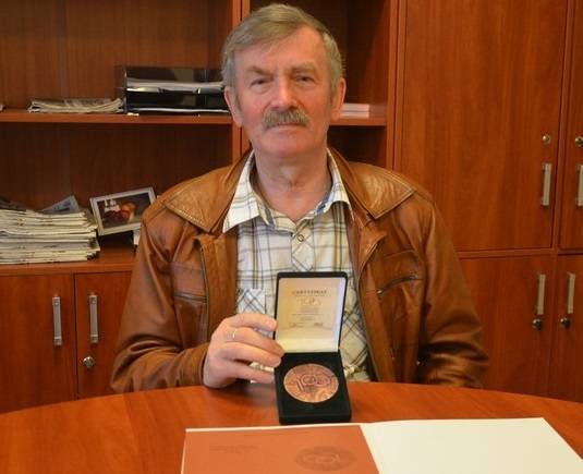 Medal dla profesora Poniatowskiego