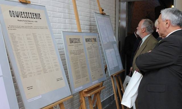 „25 lat samorządności – odrodzenie samorządu miejskiego w Jaśle” – wystawa