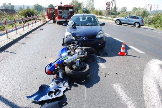 Dwaj motocykliści i pasażer quada ranni w wypadkach
