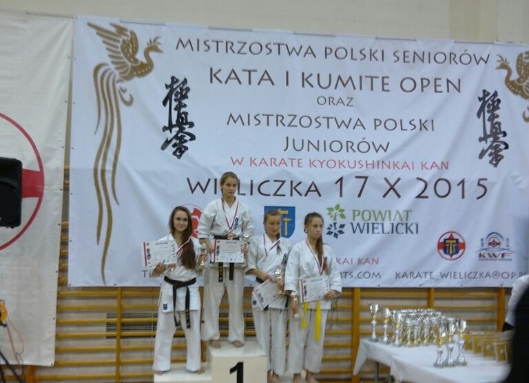 Medale dla naszych karateków