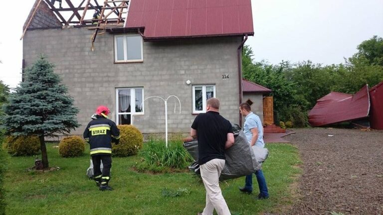 Nawałnica zerwała dachy z domów w gminie Brzyska