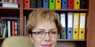 No i leci (powiatowy) kabarecik