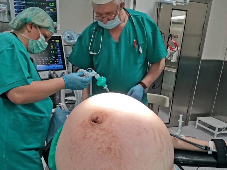 Spektakularny sukces ginekologów. 70-letniej kobiecie usunęli 30-kilogramowy guz jajnika