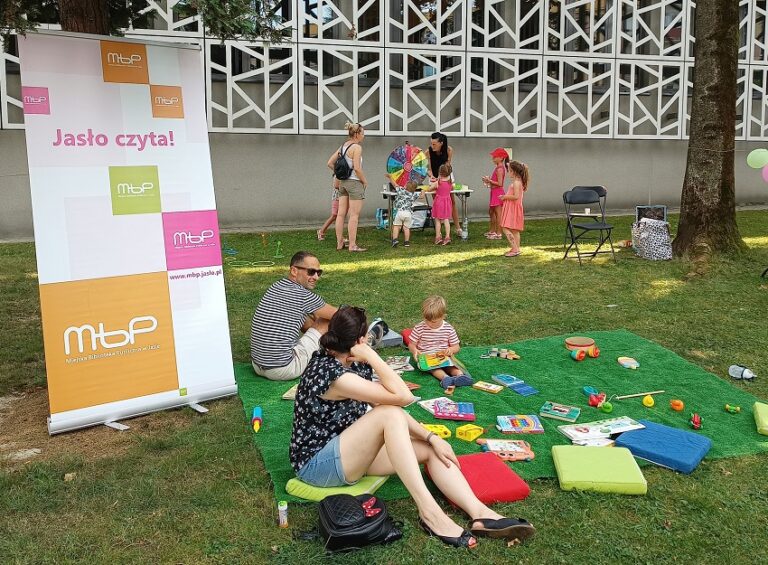 W(koło) książki – rodzinny piknik czytelniczy