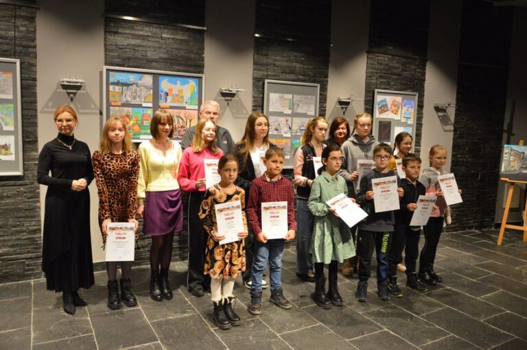 Uroczyste rozstrzygnięcie 18. Przeglądu Twórczości Plastycznej Dzieci i Młodzieży pt. „Jak feniks z popiołów – odrodzenie Jasła”