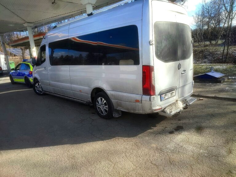 Mołdawianin przekroczył dopuszczalną prędkość i przewoził o dwóch pasażerów za dużo