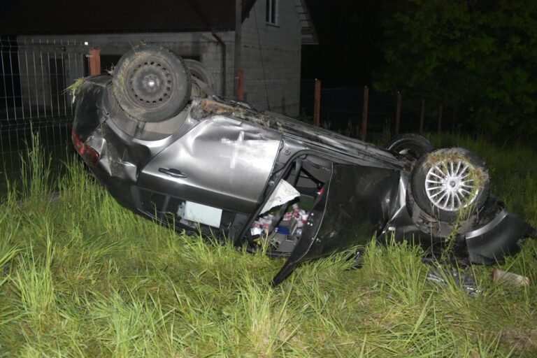 Dachował fiatem mając w organizmie blisko 3,5 promila alkoholu