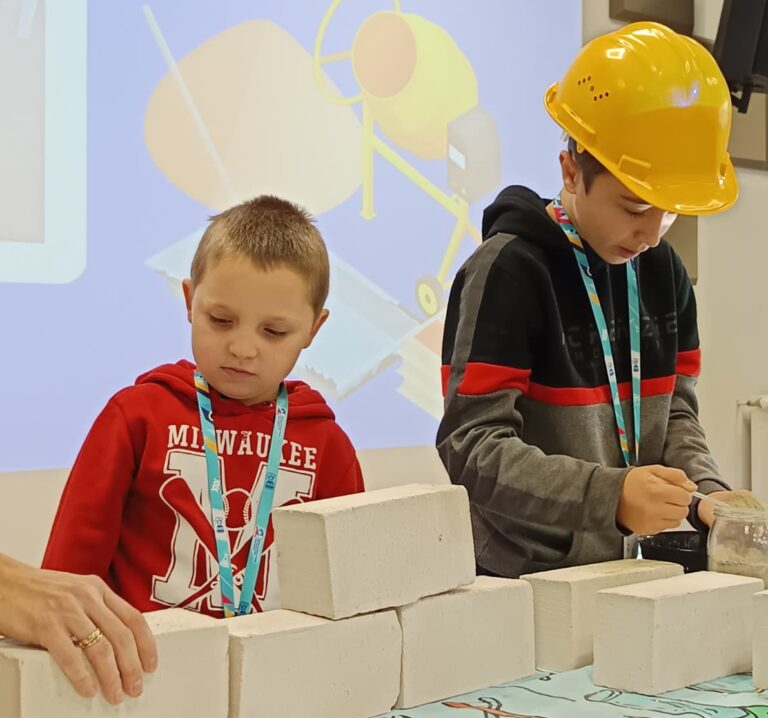 Budujemy wiedzę! Chemia w akcji i start Dziecięcego Uniwersytetu Technicznego w Jaśle