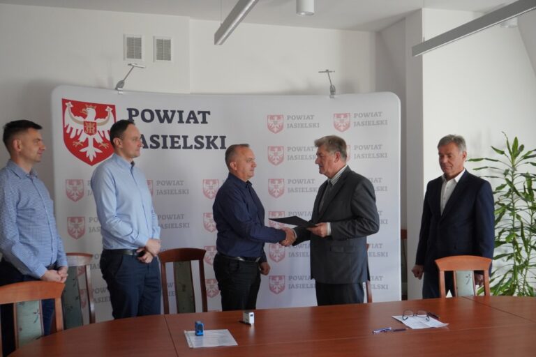 Kompleksowy remont i termomodernizacja Zespołu Szkół w Trzcinicy