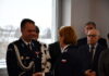 Mł. insp. Krzysztof Łopuszański pożegnał się ze sztandarem jasielskiej komendy. Jego obowiązki przejął mł. insp. Grzegorz Koczera