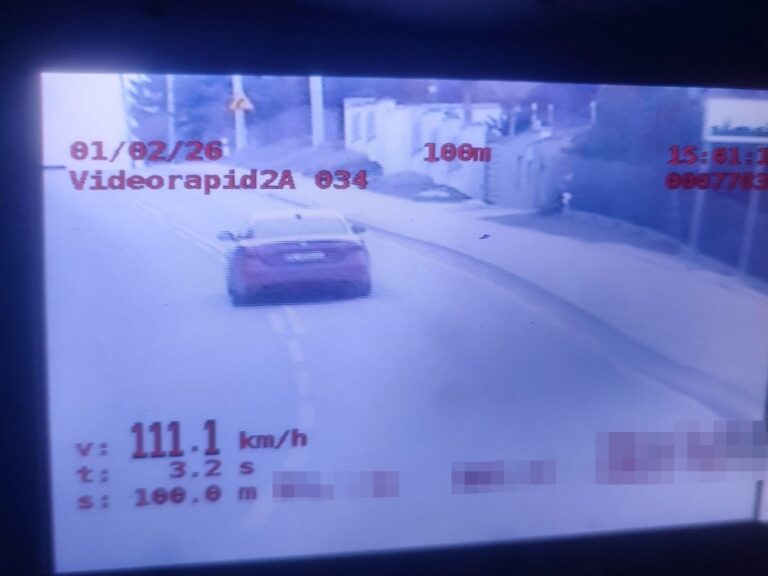 Wyprzedzał na skrzyżowaniu i jechał z prędkością 111 km/h