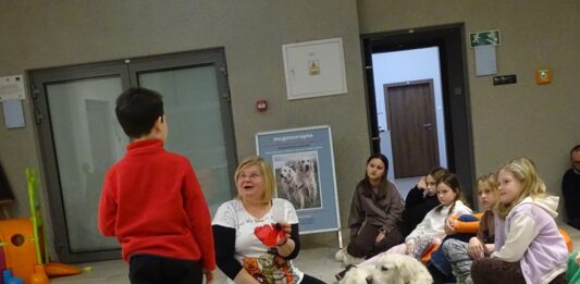 Potrzeby psa – zajęcia dogoterapeutyczne w MBP w Jaśle