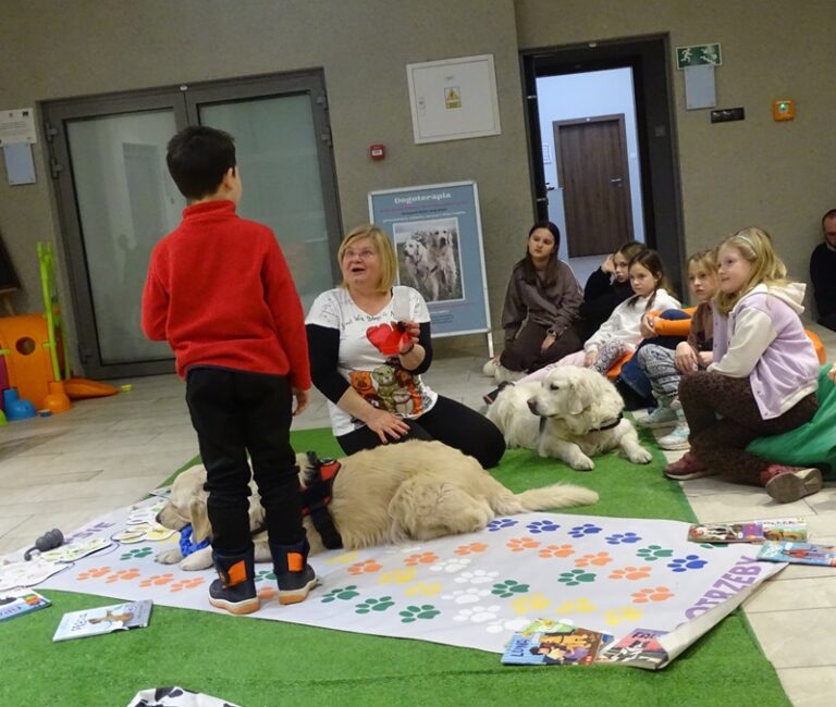 Potrzeby psa – zajęcia dogoterapeutyczne w MBP w Jaśle