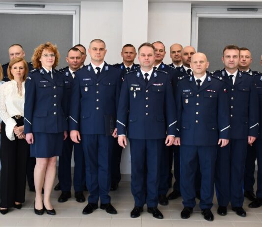 W jasielskiej jednostce odbyła się zbiórka z okazji powierzenia obowiązków służbowych na stanowisku I Zastępcy Komendanta Powiatowego Policji w Jaśle. Komendant Wojewódzki Policji w Rzeszowie nadinsp. Andrzej Patrzałek powierzył je kom. Łukaszowi Owińskiemu.