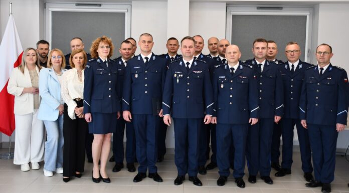 W jasielskiej jednostce odbyła się zbiórka z okazji powierzenia obowiązków służbowych na stanowisku I Zastępcy Komendanta Powiatowego Policji w Jaśle. Komendant Wojewódzki Policji w Rzeszowie nadinsp. Andrzej Patrzałek powierzył je kom. Łukaszowi Owińskiemu.