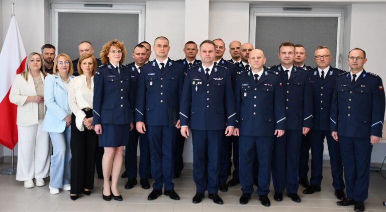 W jasielskiej jednostce odbyła się zbiórka z okazji powierzenia obowiązków służbowych na stanowisku I Zastępcy Komendanta Powiatowego Policji w Jaśle. Komendant Wojewódzki Policji w Rzeszowie nadinsp. Andrzej Patrzałek powierzył je kom. Łukaszowi Owińskiemu.