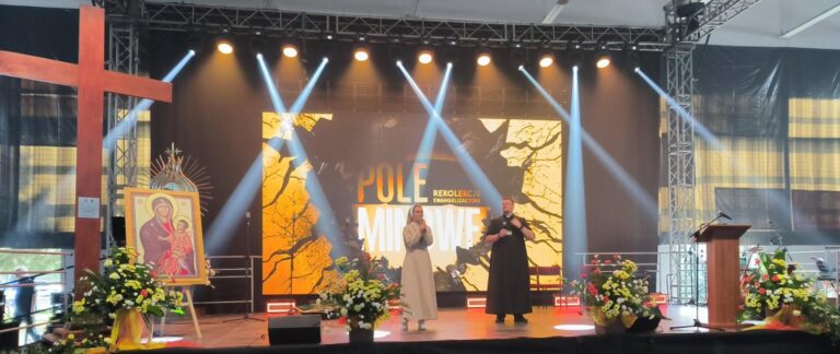 „Pole Minowe” po raz pierwszy w Jaśle. Młodzież spotkała się na rekolekcjach w hali MOSiR